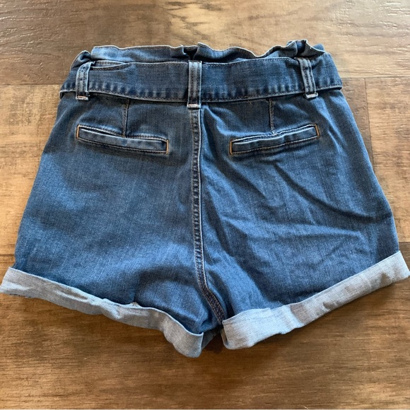Super High Waist shortie denim shorts with belt - Picture 2 of 9